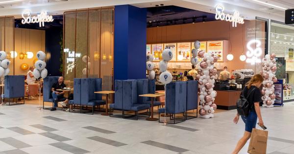Picture of So!Coffee place, featuring severals seats and the coffee bar at the back.